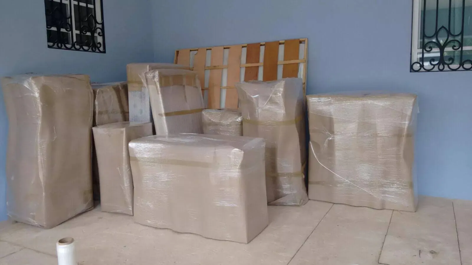 Camión de Mudanzas la ROSA preparado para un servicio programado